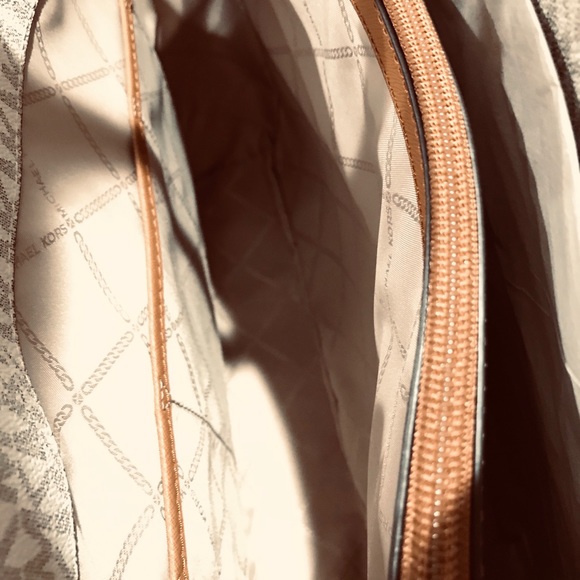 👜 Michael Kors NS Jet Set with matching Fulton Wallet - Picture 13 of 14